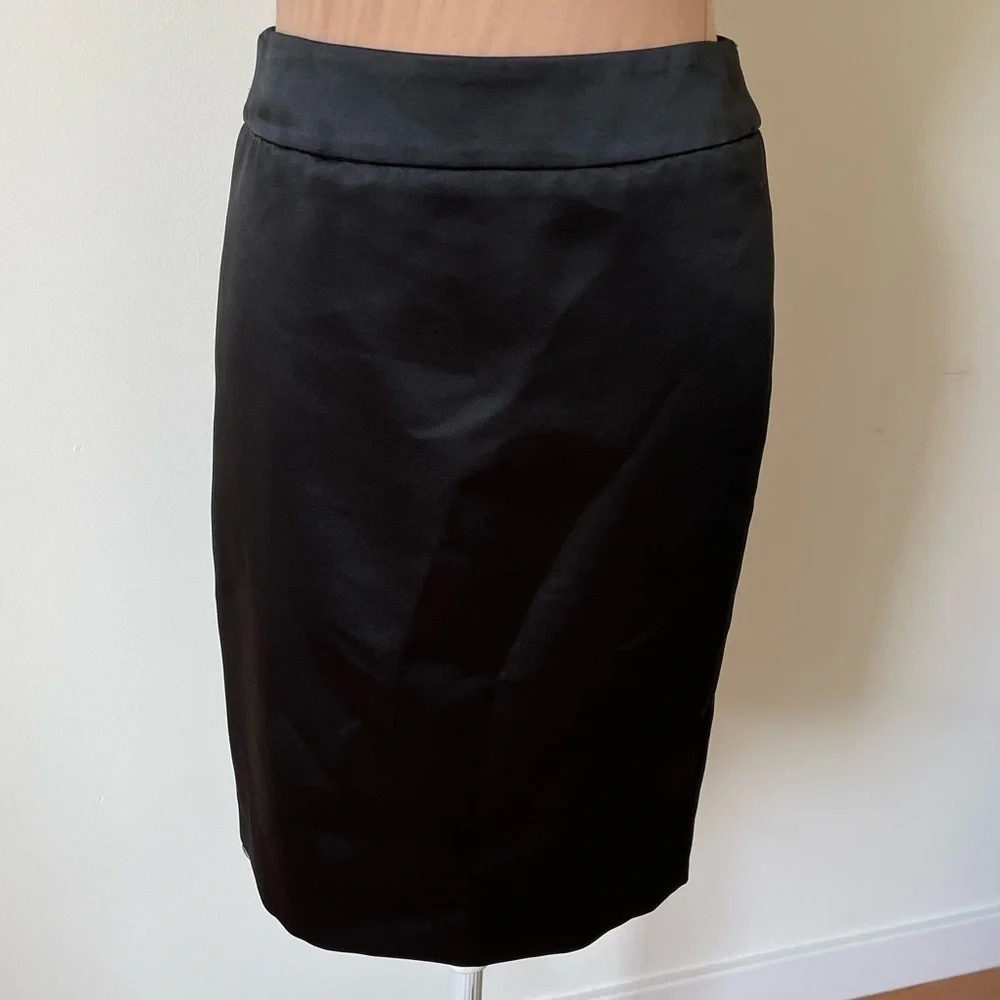 Armani Collezioni Black Satin Classic Short Pencil Skirt NWT Size US 2 EU 38